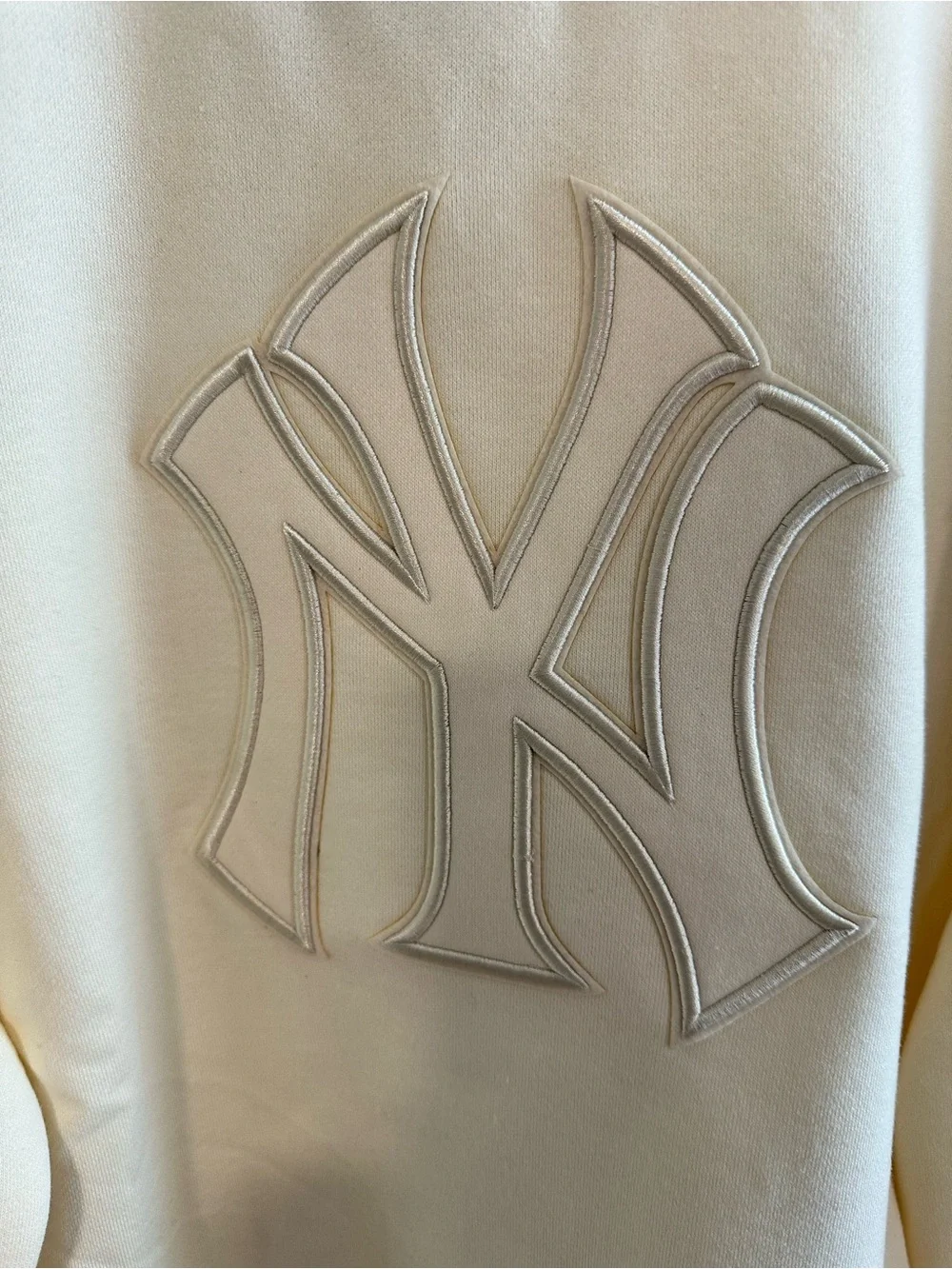 Pro Standard New York Yankees Tonal Logo Crewneck Sweatshirt